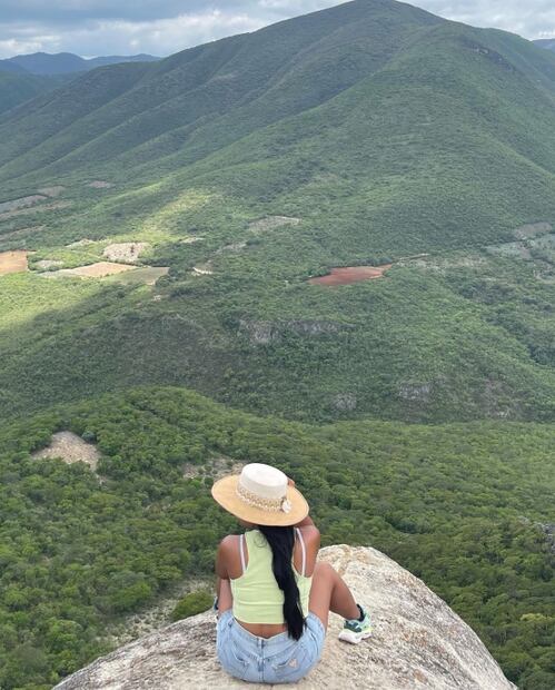 Yalitza Aparicio enseña como combinar prendas básicas y lucir elegante