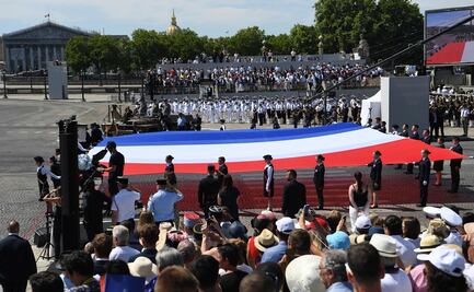 Francia celebra su fiesta nacional entre advertencias por verano y otoño "muy duros"