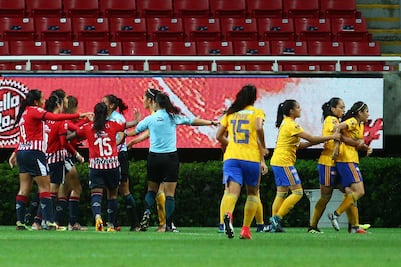 Jugadoras de Chivas y Tigres fueron suspendidas