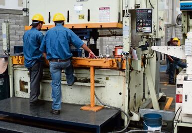 Aumento al salario mínimo contribuye a la reducción de la pobreza: Marath Bolaños