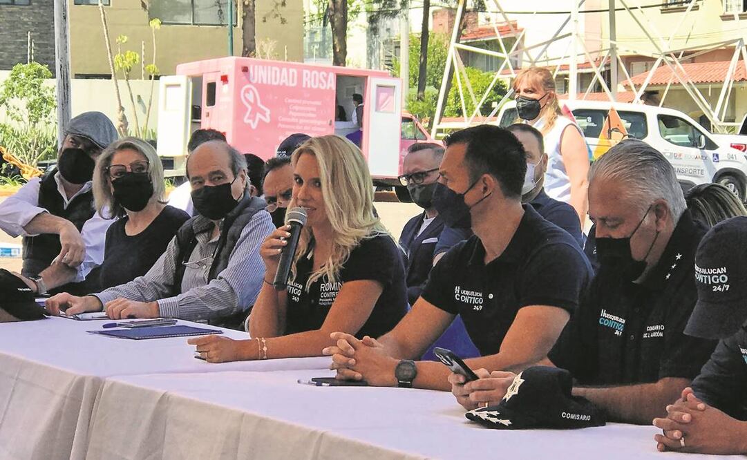 La alcaldesa Romina Contreras respalda la petición vecinal, pero, acotó, el cambio de rutas aéreas le compete a la SICT.  Foto: Rebeca Jiménez/EL UNIVERSAL