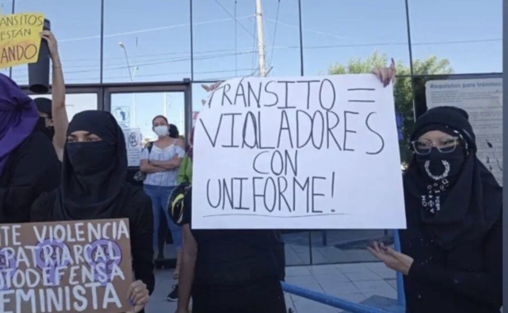 Protestan contra agentes de vialidad acusados de violación en Chihuahua; retiran a 25 elementos