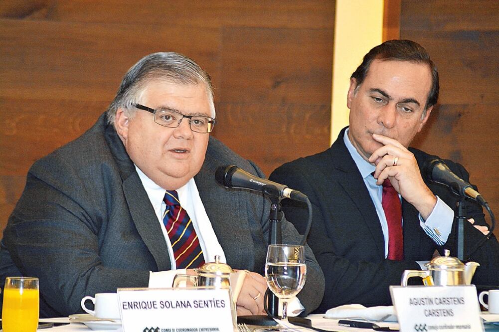 Representantes de organismos empresariales se reunieron con el gobernador del Banco de México, Agustín Carstens, donde reiteraron su percepción de incertidumbre en materia comercial bajo la presidencia de Donald Trump en EU (CORTESÍA)