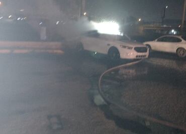 Incendian carro y dejan manta con mensaje fuera de fiscalía en Tijuana