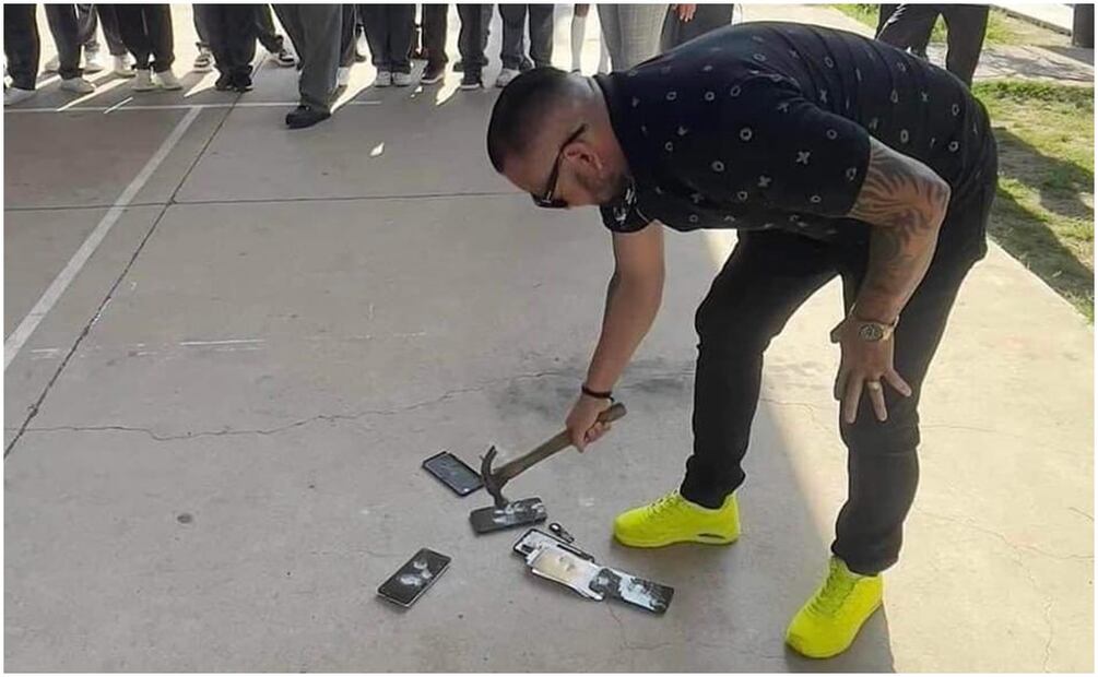 Polémica en Durango por quema de celulares en secundaria. Foto: Especial