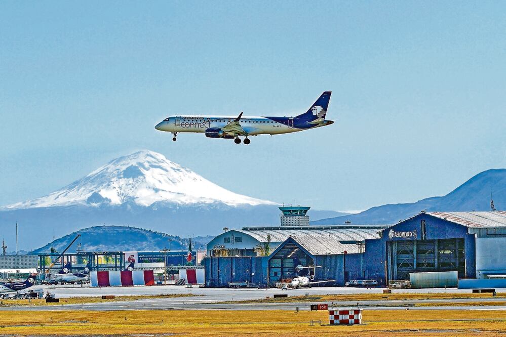 En México, el transporte de carga aérea disminuyó 1.3%. Foto: Archivo / EL UNIVERSAL