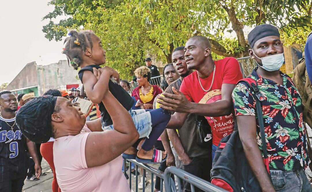 Prometen atender a migrantes... los citan en 10 meses