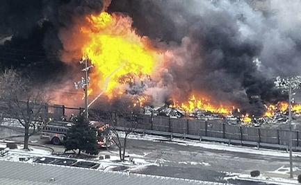 Se incendia depósito de chatarra en Chicago; aún no hay reporte de víctimas