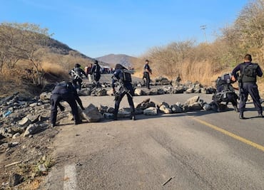 CJNG bloquea nuevamente caminos en Aguililla, tras visita de nuncio Coppola