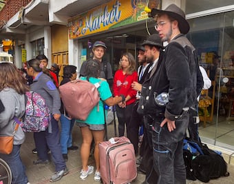 Casi 700 turistas son evacuados ante las protestas por "privatización" de Machu Picchu