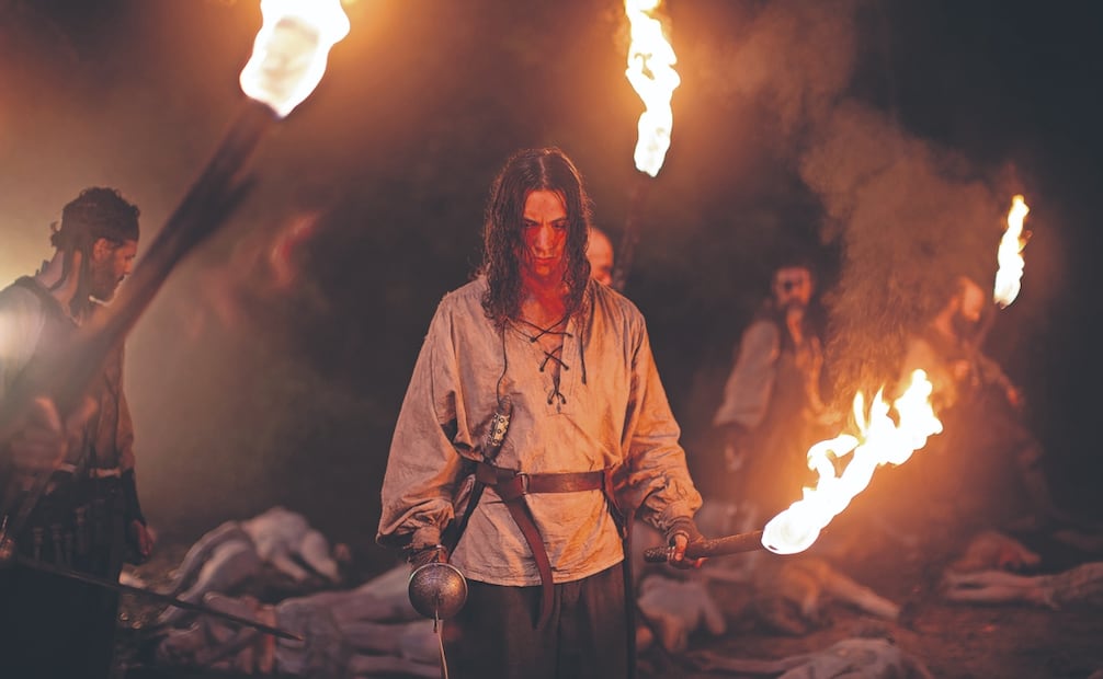 En El despertar, una unidad militar invade territorio sagrado en la selva y enfrenta una amenaza que desborda su control y la percepción de todos. Foto: Rhayuela Films