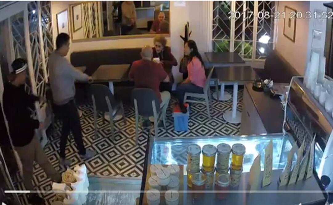Difunden video de asalto a clientes y trabajadores de cafetería en Coyoacán 