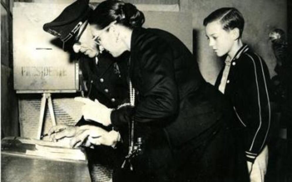 Se cumplen 65 años de las reformas que permitieron votar a las mujeres 