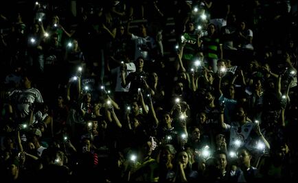 Aficionados rinden homenaje al Chapecoense