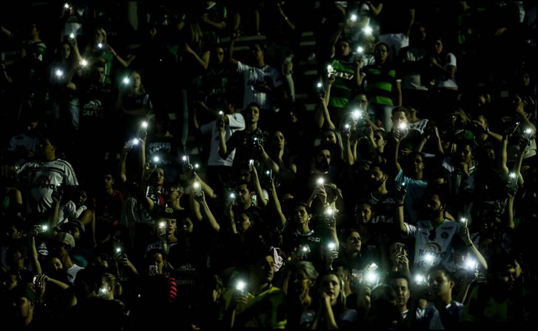 Aficionados en el estadio Arena Condá. Foto: Xinhua.