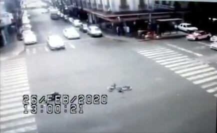 Investigan si ciclista atropellado recibió también bala perdida