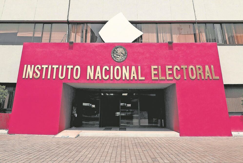 En una primera instancia, el INE había prohibido la transmisión de las conferencias matutinas en dos estados, pero el TEPJF lo revocó. Foto: ARCHIVO EL UNIVERSAL