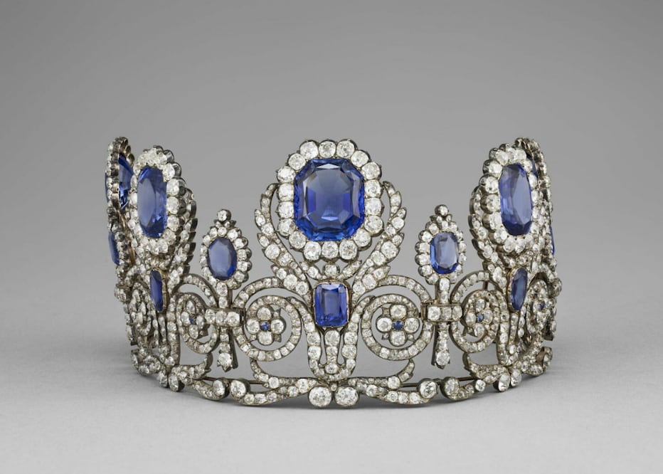 Diadema de la reina María Amelia y de la reina Hortensia sustraida del Museo del Louvre, en París. 
Foto: EFE/ Département Des Objets D'art Du Musée Du Louvre