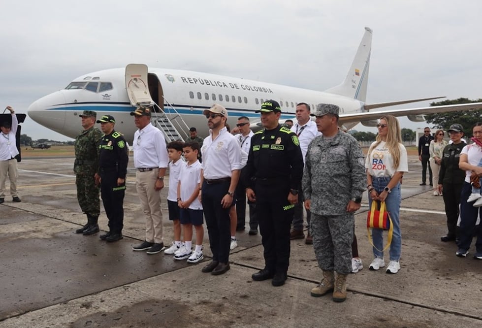 El presidente colombiano, Abelardo de la Espriella, visitó el domingo Buenaventura, en el Valle del Cauca. FOTO: ESPECIAL