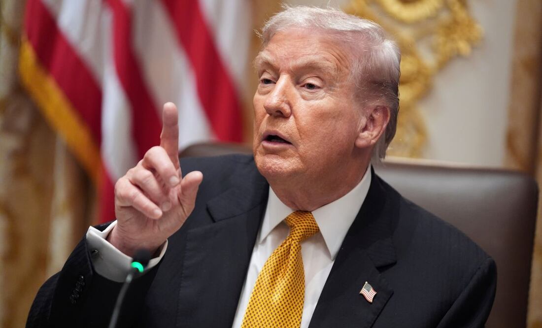 El presidente Donald Trump habla con los periodistas durante una reunión con el primer ministro húngaro Viktor Orbán en el Salón del Gabinete de la Casa Blanca, el viernes 7 de noviembre de 2025, en Washington. (AP Foto/Evan Vucci)