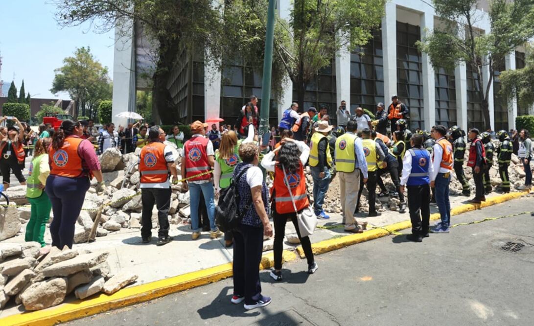 En próximos simulacros, ciudadanía deberá participar en escenarios de rescate: Brugada. Foto: Francisco Rodríguez/EL UNIVERSAL