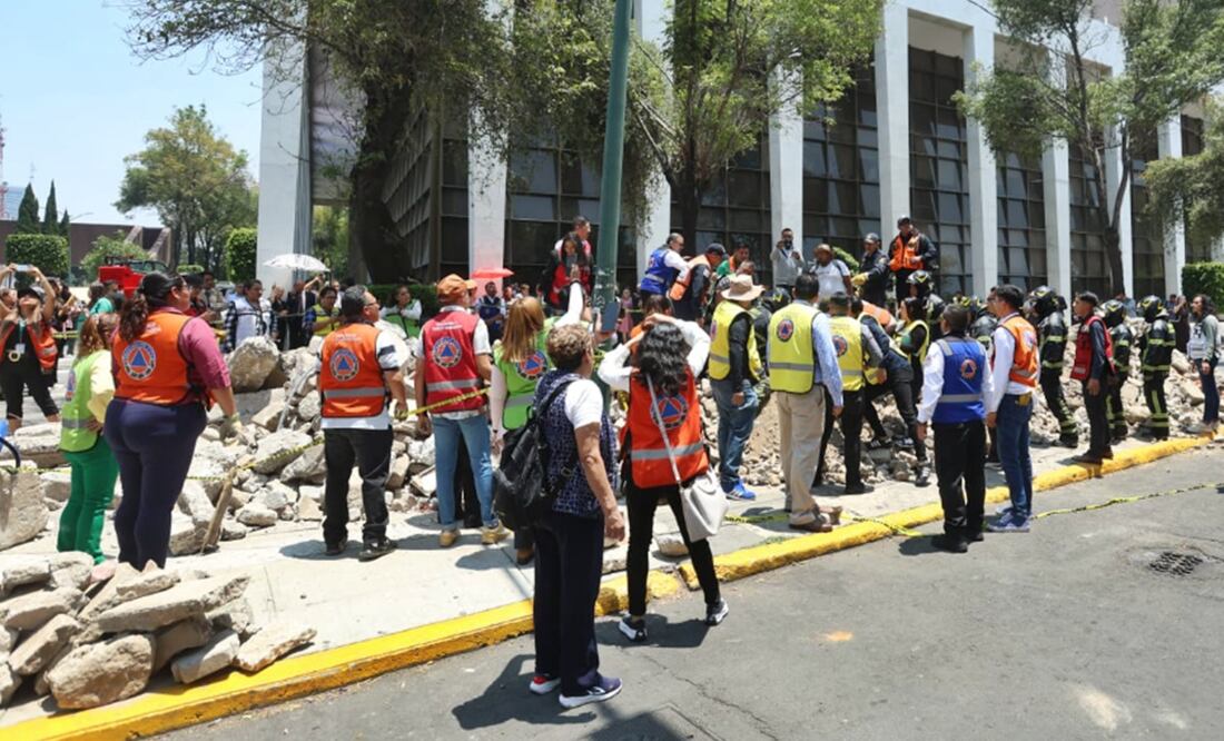 En próximos simulacros, ciudadanía deberá participar en escenarios de rescate: Brugada. Foto: Francisco Rodríguez/EL UNIVERSAL