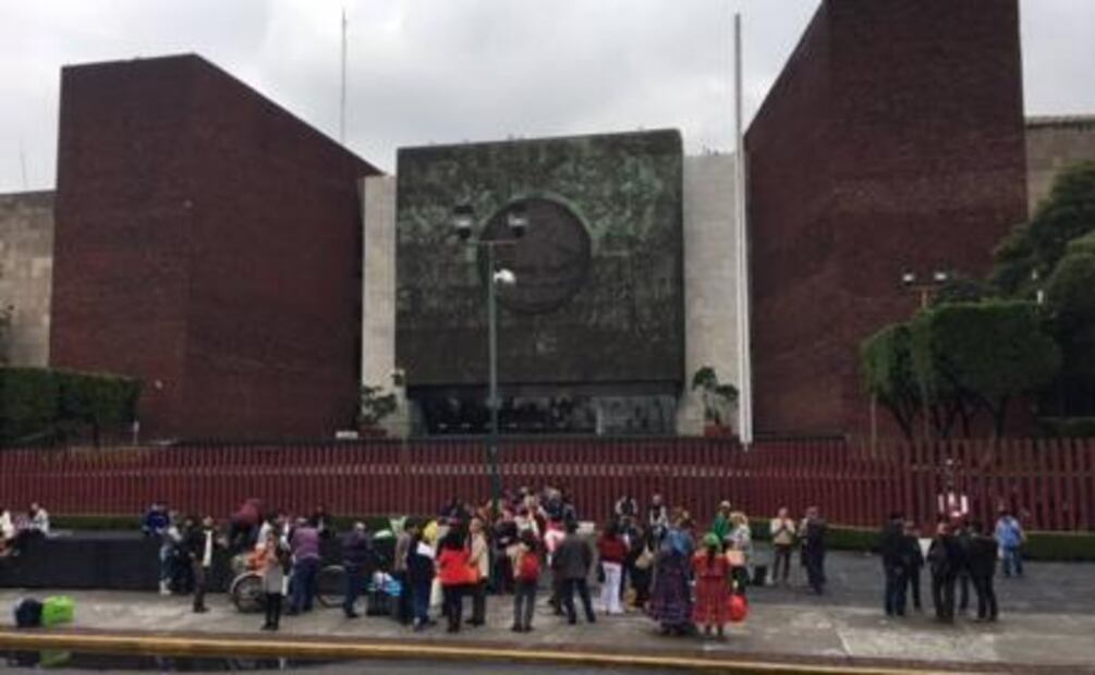 Resguardan Cámara de Diputados ante manifestación