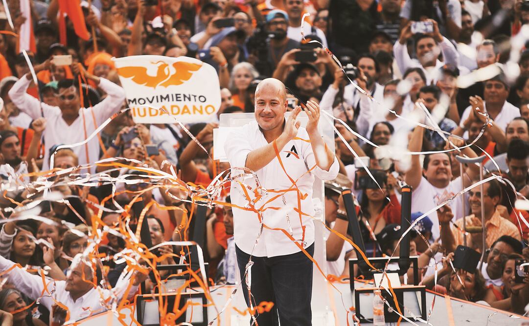 Enrique Alfaro, candidato de MC, decidió terminar sus actividades en la costa jalisciense, “en la cuna de nuestro movimiento”, dijo. (ESPECIAL)