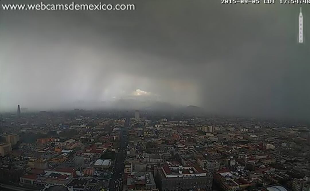 They go from strong to moderate over the city. (Photo: Taken from @webcamsdemexico)