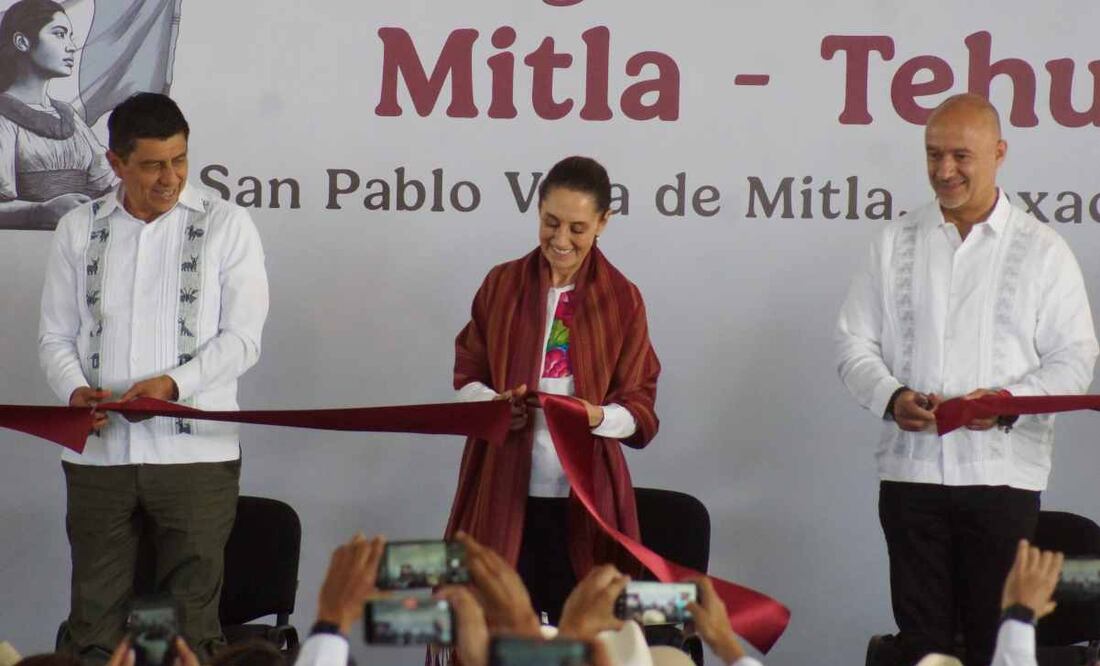Claudia Sheinbaum Pardo, inauguró la carretera Mitla-Tehuantepec. Foto: Edwin Hernández/EL UNIVERSAL