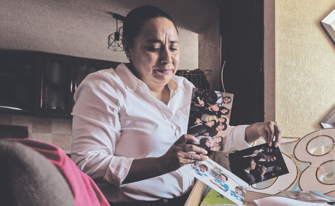 A Sonia le partió el corazón el asesinato de su hijo hace 6 años; apenas abrió cartas de sus amigos. Foto: de
YARETZY M. OSNAYA. el universal