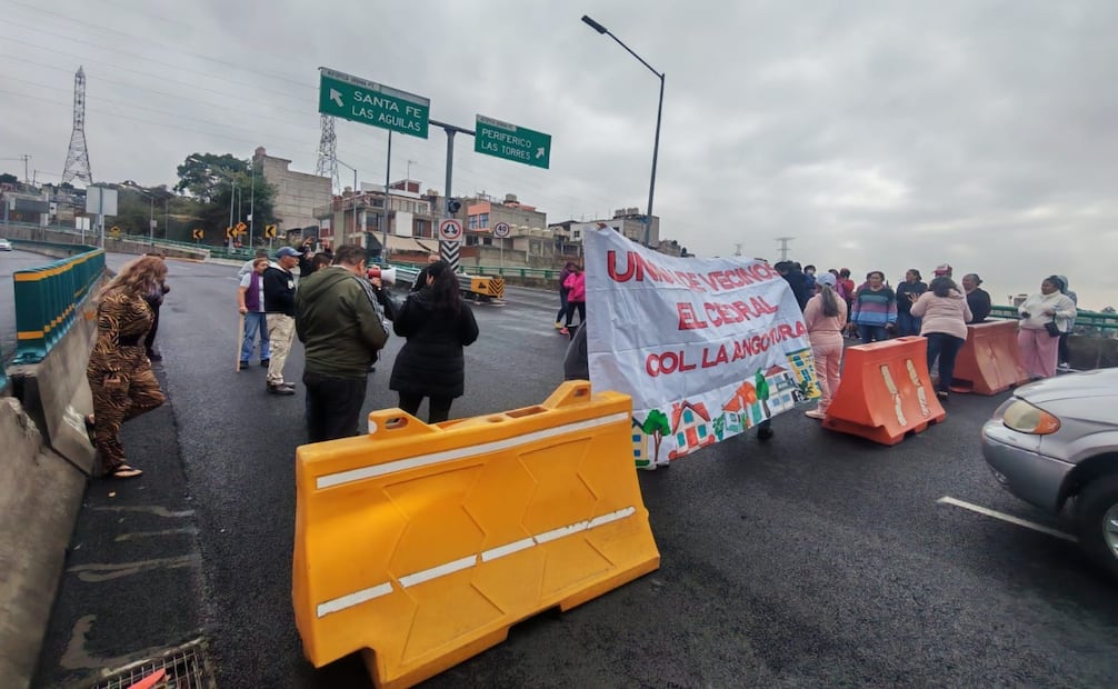 Bloquean Supervía Poniente por falta de agua. Foto: Especial