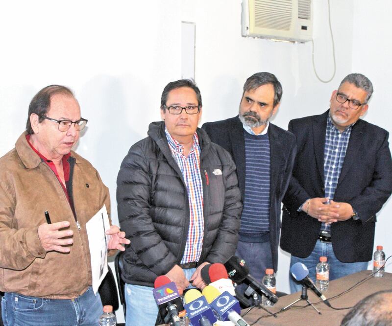 Autoridades de Salud indicaron que en el Colegio Cervantes se trabajará con grupos para clasificar quiénes necesitan atención urgente. Foto: FRANCISCO RODRÍGUEZ. EL UNIVERSAL