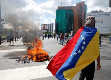 Marcha contra Maduro en Caracas termina con enfrentamientos