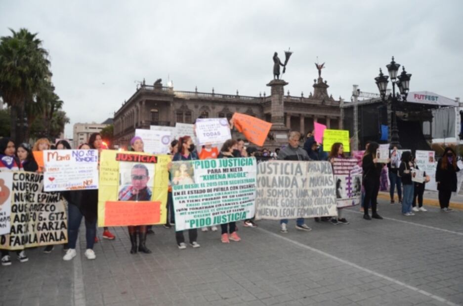 Mujeres en varios estados marchan por el 25N