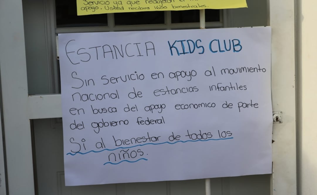 Personal de la estancia infantil, denominada Kids Club, del sistema de Bienestar, junto con padres de familia e infantes realizaron un paro de actividades. Foto: Cortesía de Línea Directa