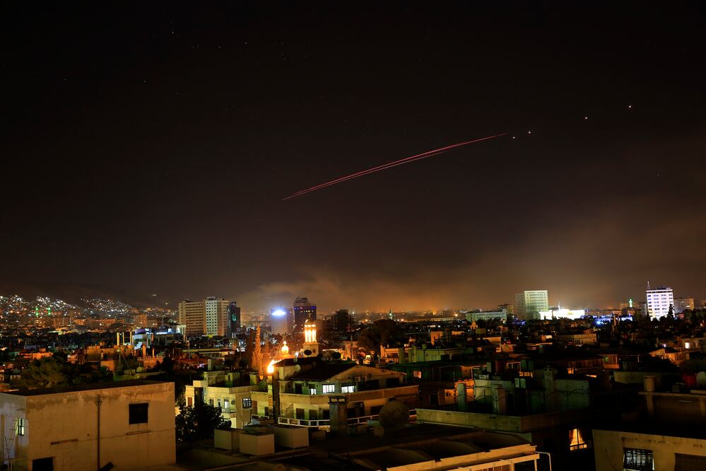 Siria asegura que "hace frente" a ataque de EU, Francia y Reino Unido