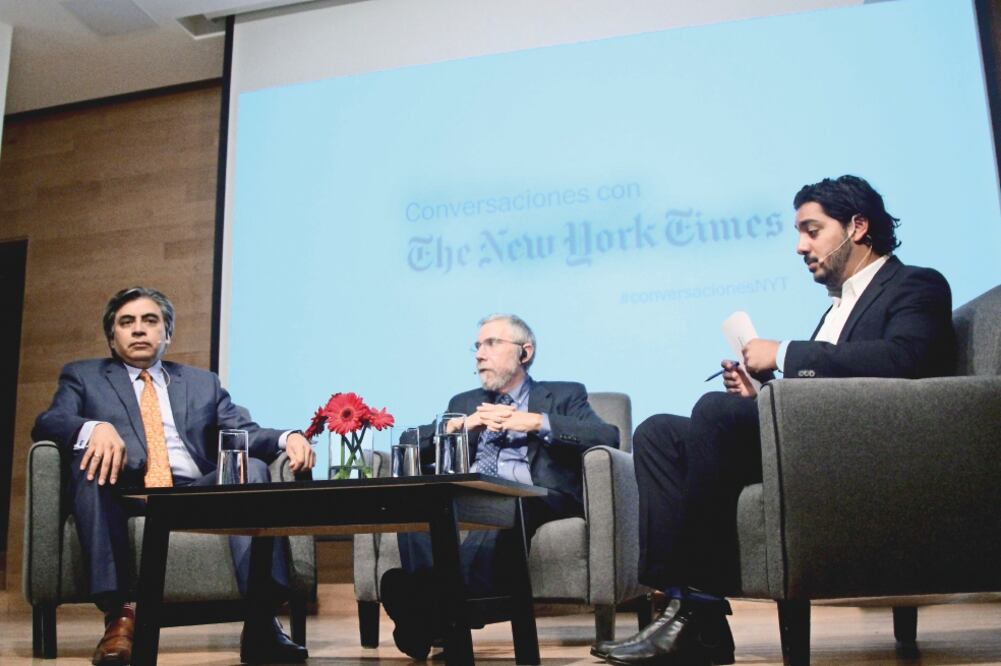 El premio Nobel de Economía 2008, Paul Krugman (centro), encabezó el foro en donde destacó que la educación y el combate a la corrupción son claves para el crecimiento económico del país. (VERÓNICA RAMÍREZ.OBTURADORMX)