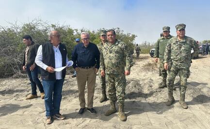 Rubén Rocha recorre terrenos donde podría construirse base naval en puerto de Altata, Navolato