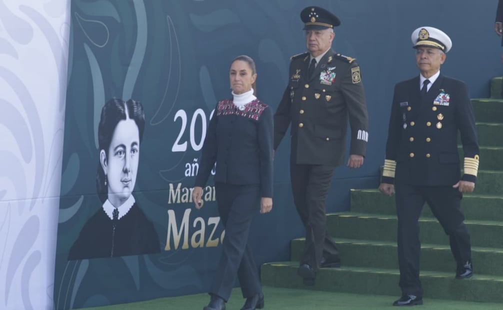 La presidenta de México, Claudia Sheinbaum, encabezó la ceremonia por el Día de la Bandera en el Campo Marte. Foto: Carlos Mejía / EL UNIVERSAL.
