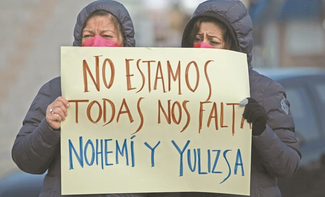 Colectivos por la diversidad sexual y feministas protestaron ayer frente a la fiscalía de Chihuahua para exigir justicia por el asesinato de Nohemí y Yulizsa. Foto: Christian Torres. EL UNIVERSAL