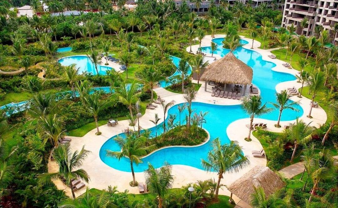 The complex is comprised by luxury apartments, pools, and other amenities - Photo: Taken from La Isla Residences's Facebook page