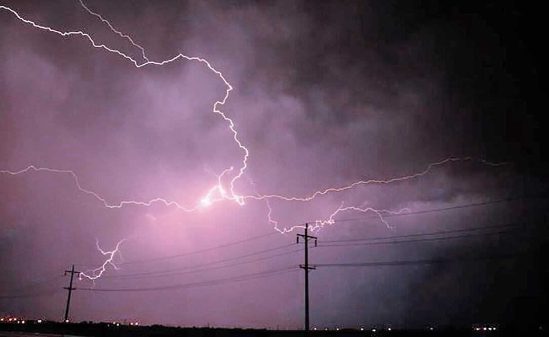 Muere hombre tras ser alcanzado por un rayo en Iztapalapa