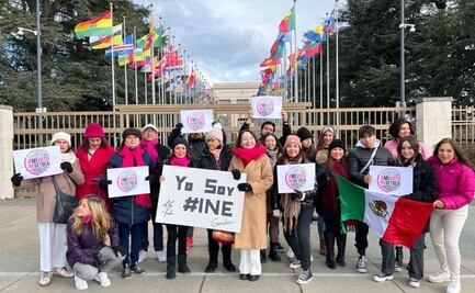 Mexicanos en el extranjero se manifiestan en defensa del INE