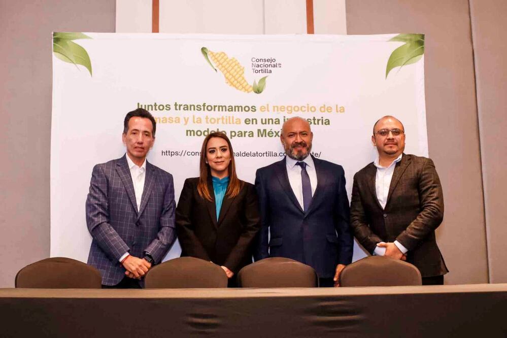 Alfonso Valdueza, Mayeli Torres, Homero López y Manuel Vargas