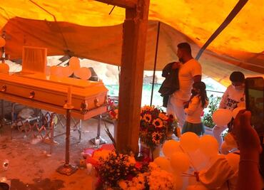 Video. "Lupita recibiría hoy su boleta, era muy buena alumna": Familiares despiden a menor fallecida por choque de tráiler