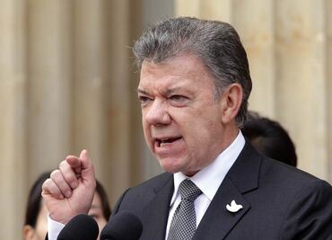 Santos autorizó avión militar para Felipe González