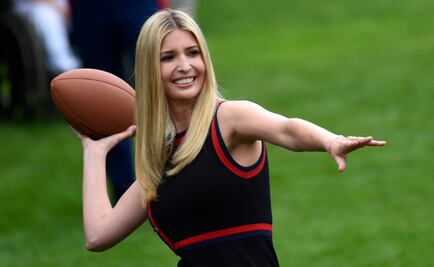 Ivanka Trump juega futbol americano con un vestido de 40 mil pesos