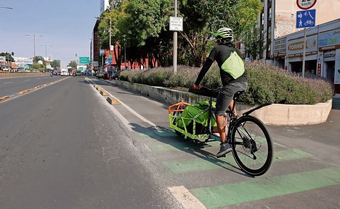 Con el uso de las “bicicargos” los mensajeros pueden transportar cargas de 200 kilos y hasta trasladar personas, muebles y mudanzas completas. Foto: Diego Prado | El Universal