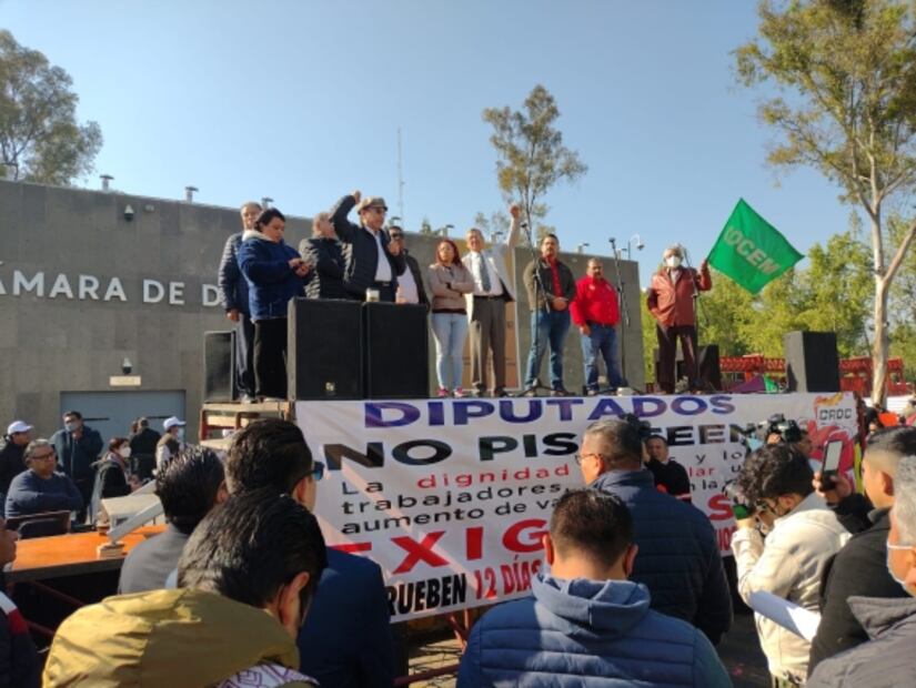 Sindicatos cierran Cámara de Diputados para exigir 12 días continuos de "vacaciones dignas"